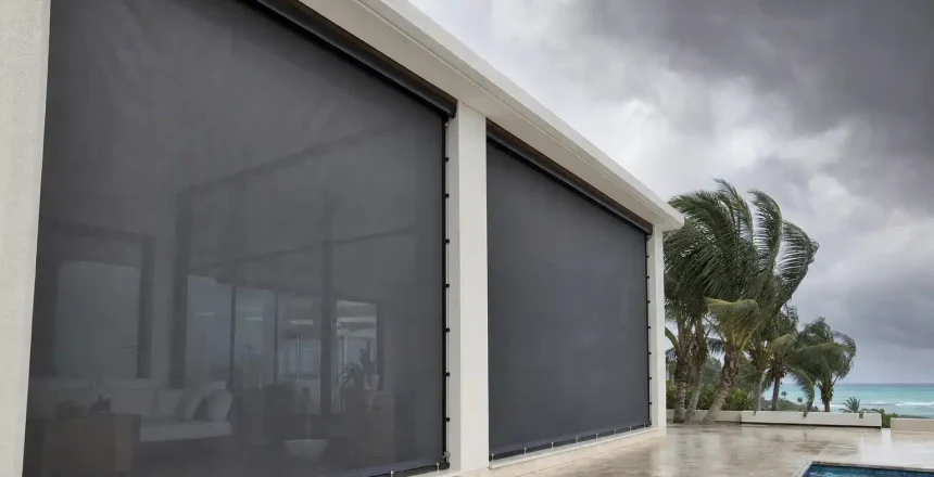 featured-cu-nto-viento-soportan-las-cortinas-anticicl-nicas-c-mo-leer-especificaciones-reales